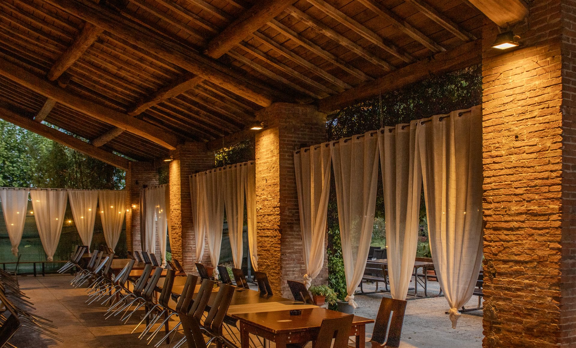 La barchessa dell'Agriturismo Al Fugulèr al tramonto
